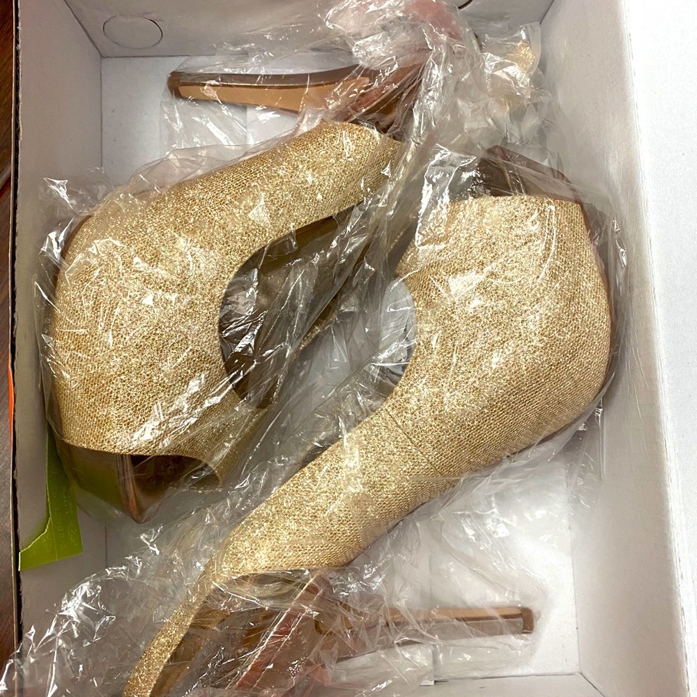 Never been worn. Only tag is on the box.